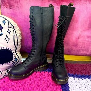 Doc Marten's 1B60 Virgina 20 eyelet Kneehigh Boot